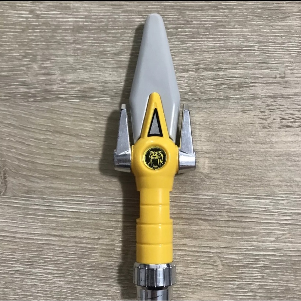 VTG 1994 Mighty Morphin Power Rangers Yellow Dagger Roleplay Weapon Saban Bandai